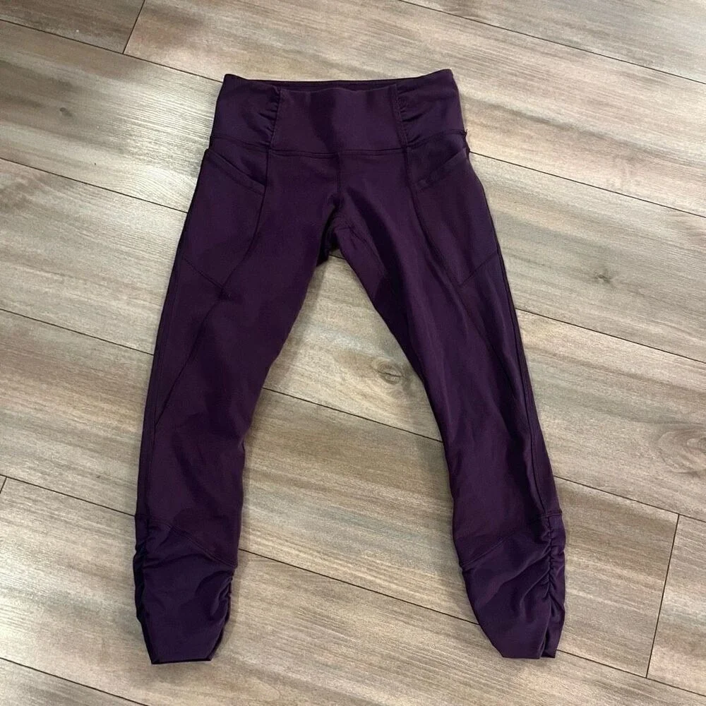 Lululemon‎ Purple Athletic Workout Cropped Leggings Women 4